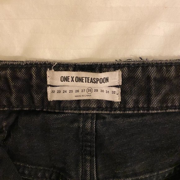One Teaspoon shorts - Size 28 - Picture 2 of 2